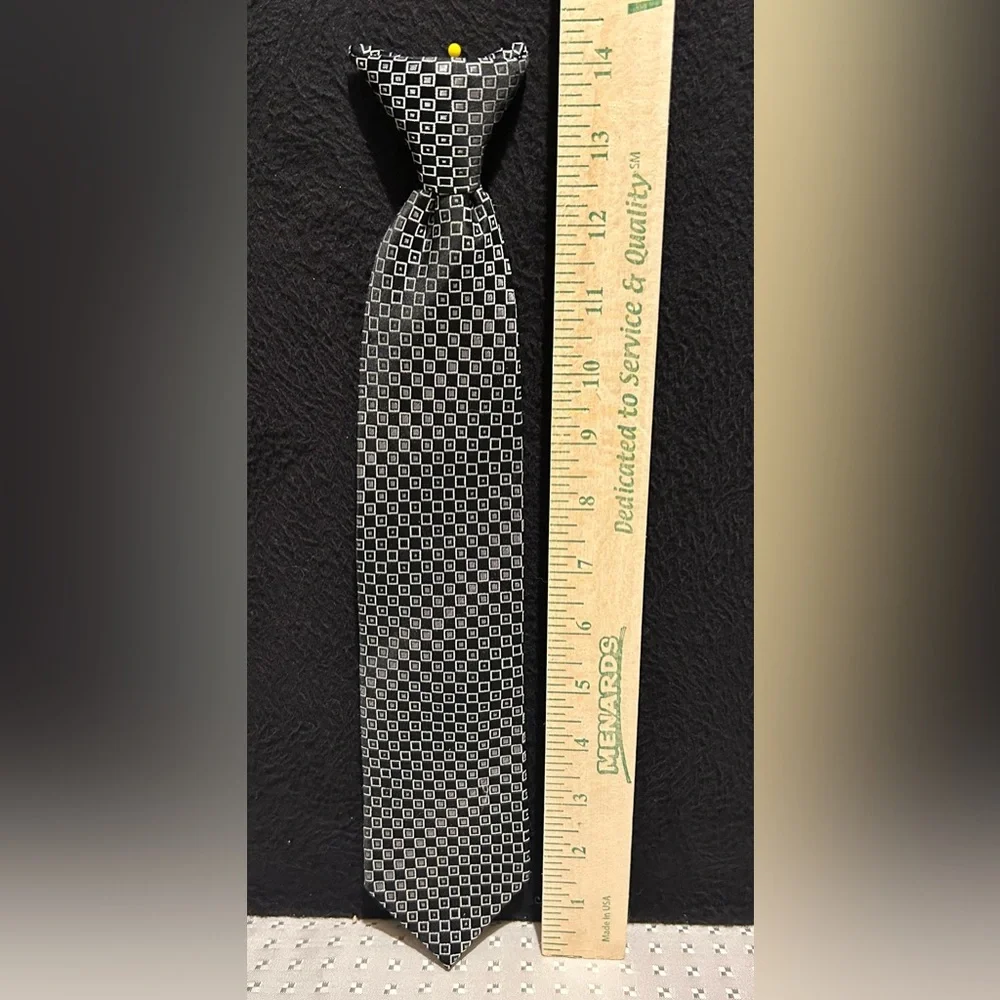 VAN HEUSEN Silk Necktie Youth Size 3